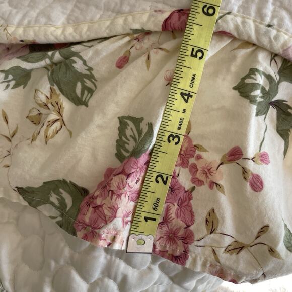 Cottagecore Quilted Bedspread Coverlet Full Queen Embroidered Floral 84"x106" - Picture 6 of 6